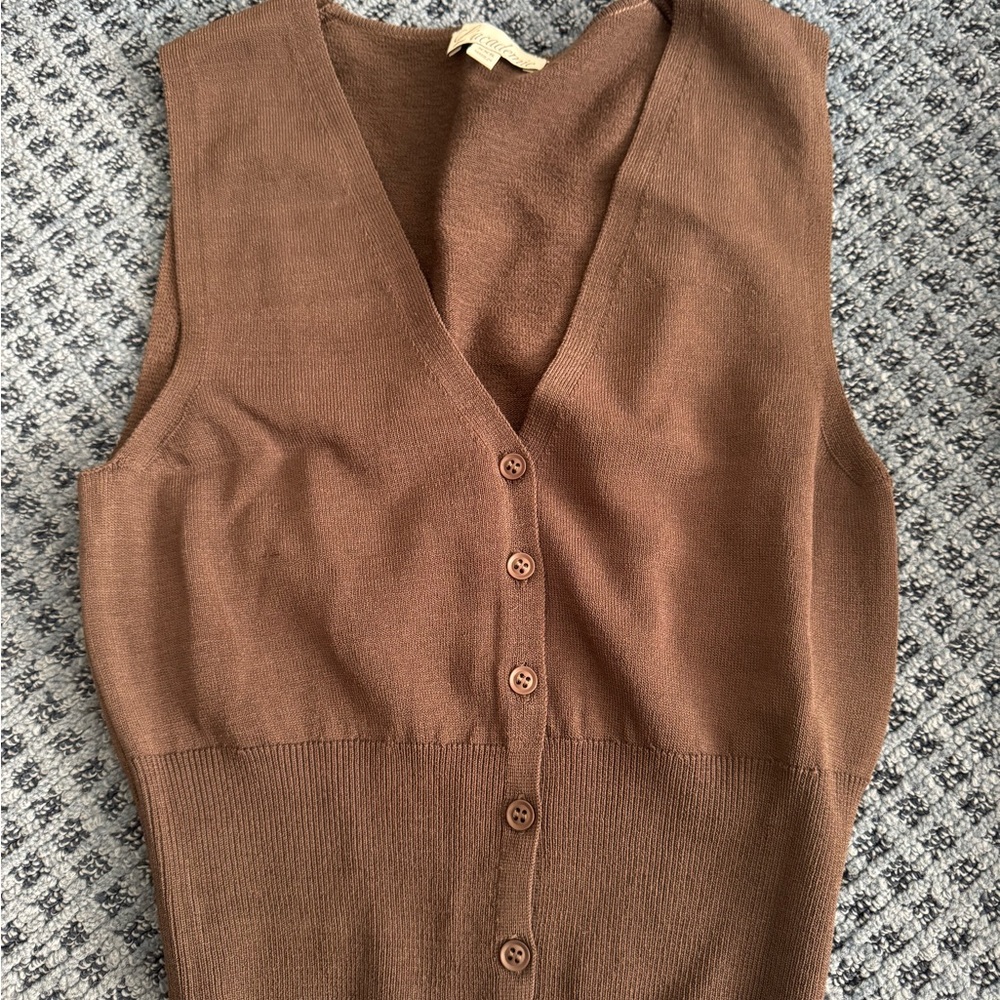L’academie Brown Sweater Vest